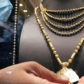 Which is better physical gold or digital gold?